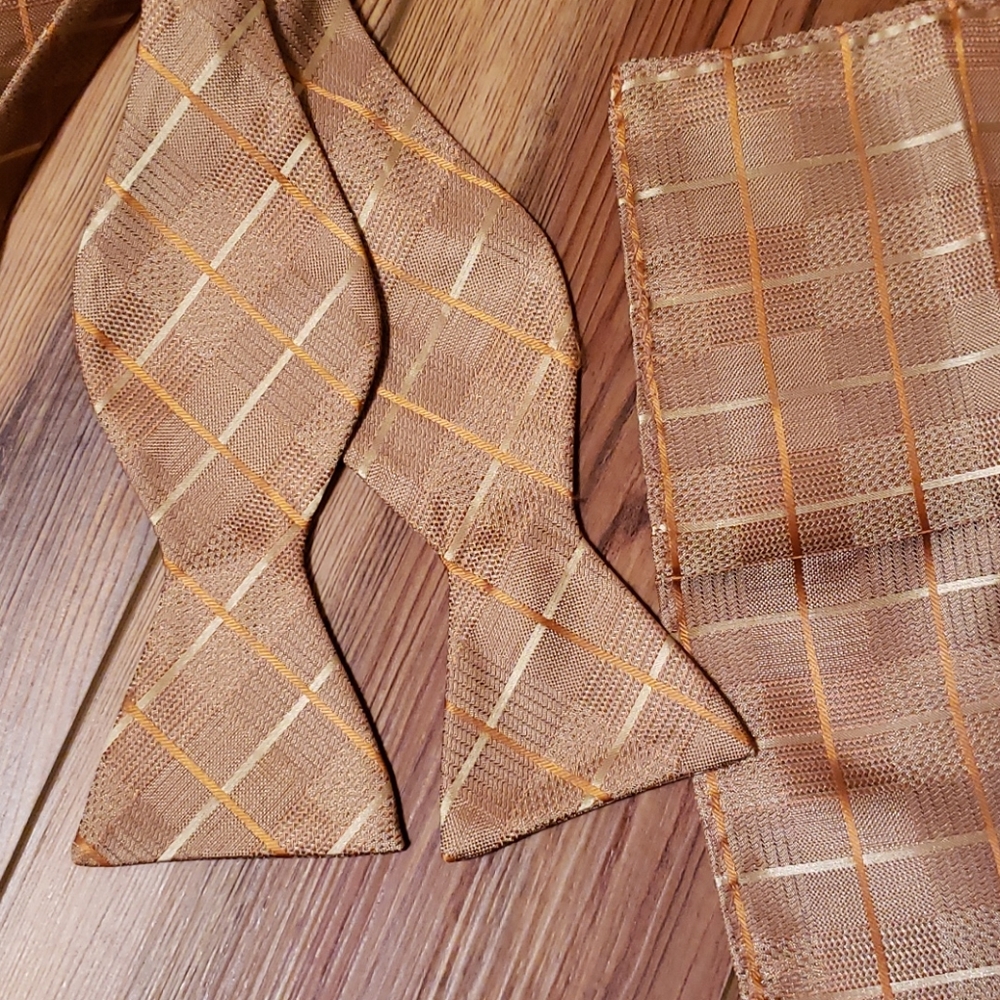 Bundle of bow-tie and pocket square